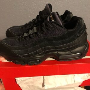 Black Nike air max 95